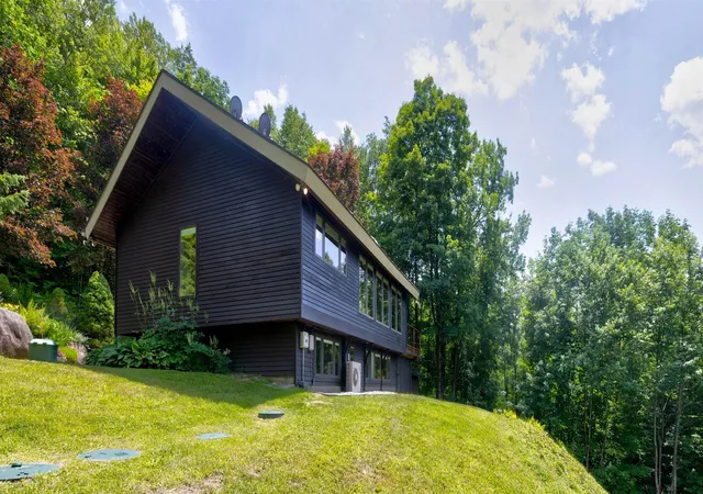 Photo 2 of Single family home for sale at 1039 Notchbrook Rd, Stowe, VT 05672 | MLS# 5100279 | Listing updated on 2026-09-10