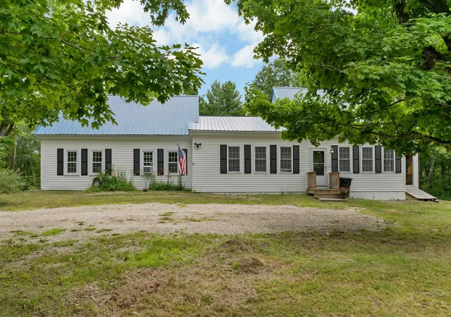 Photo 4 of Single family home for sale at 1622 Lovell Lake Rd, Sanbornville, NH 03872 | MLS# 5100464 | Listing updated on 2026-10-23