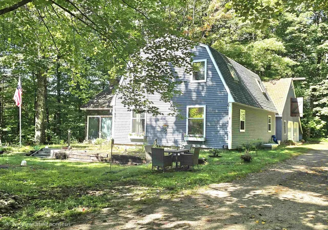 Photo 1 of Single family home for sale at 9 Burdett Rd, Intervale, NH 03845 | MLS# 5100748 | Listing updated on 2026-10-04