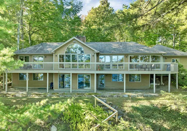 Photo 1 of Single family home for sale at 6 Wyanoke Gate Ln, Wolfeboro, NH 03894 | MLS# 5100917 | Listing updated on 2026-10-16