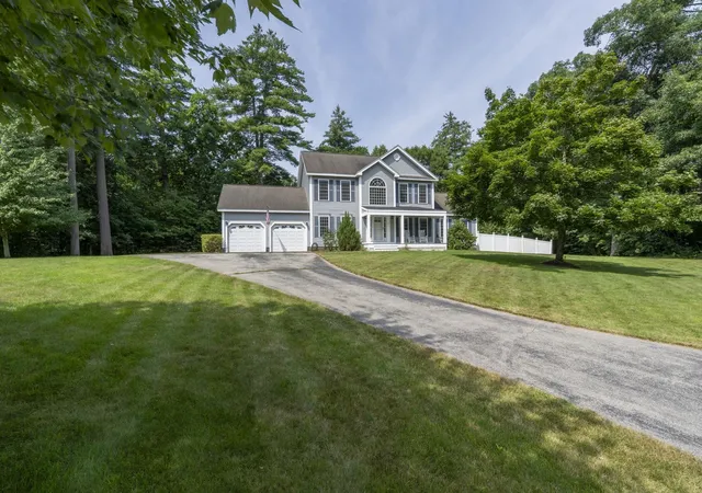 Single family home for sale at 14 Naumkeag Ct, Litchfield, NH 03052 | MLS# 5101014
