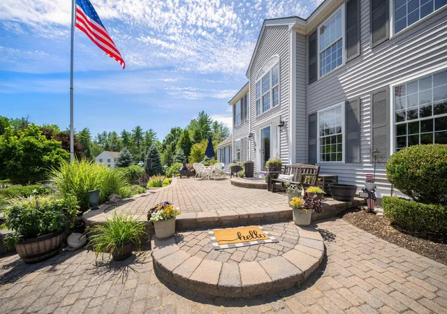 Photo 2 of Single family home for sale at 48 Cottonwood Dr, Dover, NH 03820 | MLS# 5101121 | Listing updated on 2026-09-18