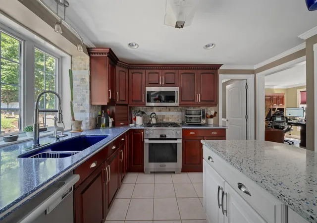 Photo 3 of Single family home for sale at 48 Cottonwood Dr, Dover, NH 03820 | MLS# 5101121 | Listing updated on 2026-09-18