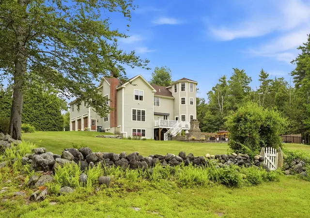 Single family home for sale at 202 South Rd, Deerfield, NH 03037 | MLS# 5101226
