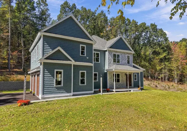 Photo 1 of Single family home for sale at 6 Eastview Dr, Derry, NH 03038 | MLS# 5101284 | Listing updated on 2026-10-13
