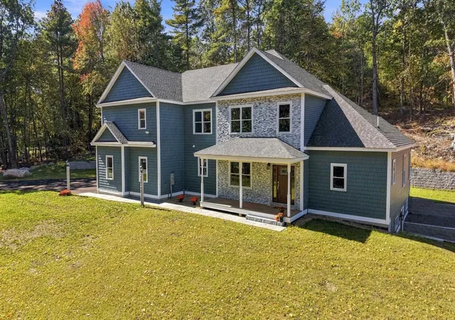 Photo 2 of Single family home for sale at 6 Eastview Dr, Derry, NH 03038 | MLS# 5101284 | Listing updated on 2026-10-13