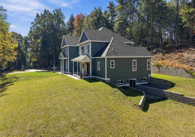 Photo 3 of Single family home for sale at 6 Eastview Dr, Derry, NH 03038 | MLS# 5101284 | Listing updated on 2026-10-13