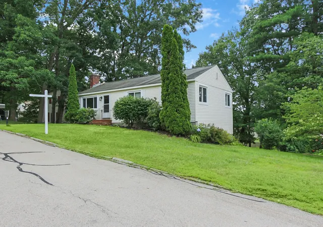 Photo 3 of Sale Pending at 9 Judith Dr, Nashua, NH 03062 | MLS# 5101362 | Listing updated on 2026-09-04