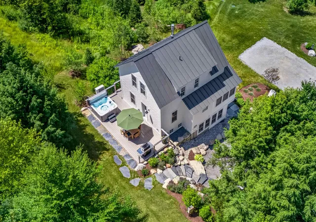 Single family home for sale at 564 Goodaleville Rd, South Londonderry, VT 05155 | MLS# 5101689