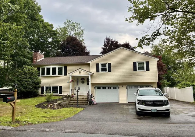 Photo 1 of Single family home for sale at 421 Pleasant St, Laconia, NH 03246 | MLS# 5101781 | Listing updated on 2026-09-06
