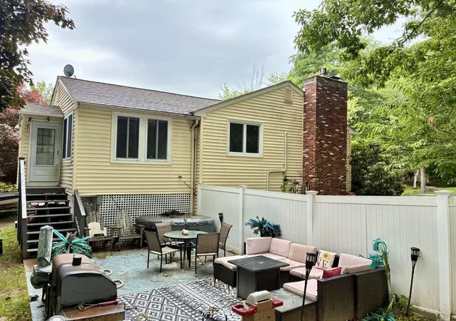 Photo 2 of Single family home for sale at 421 Pleasant St, Laconia, NH 03246 | MLS# 5101781 | Listing updated on 2026-09-06