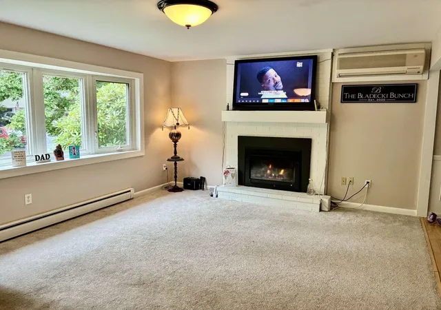 Photo 3 of Single family home for sale at 421 Pleasant St, Laconia, NH 03246 | MLS# 5101781 | Listing updated on 2026-09-06