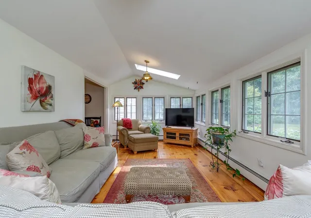 Photo 4 of Single family home for sale at 22 Horace Greeley Rd, Amherst, NH 03031 | MLS# 5101836 | Listing updated on 2026-09-08