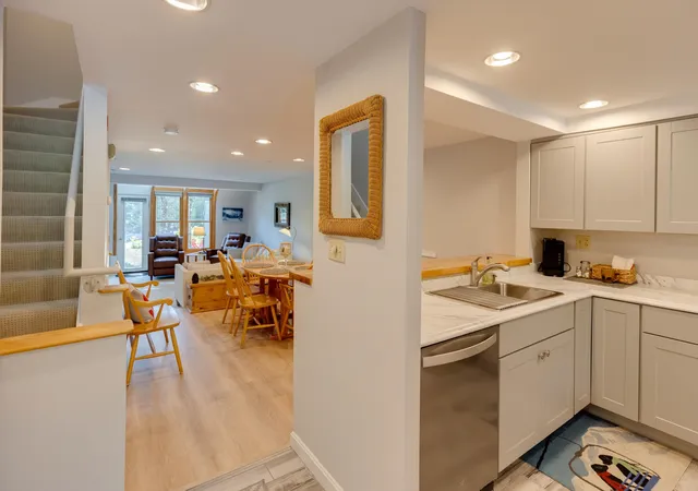 Photo 3 of Townhouse for sale at 10 Bunker Ln #109, Lincoln, NH 03251 | MLS# 5102072 | Listing updated on 2026-09-16