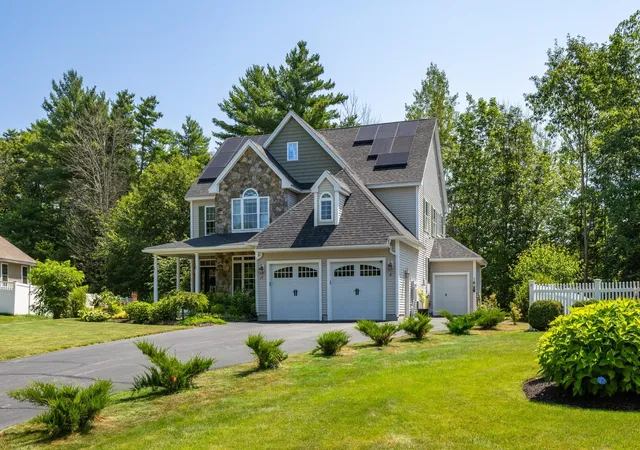 Photo 2 of Single family home for sale at 144 Boxwood Ln, Dover, NH 03820 | MLS# 5102428 | Listing updated on 2026-09-16