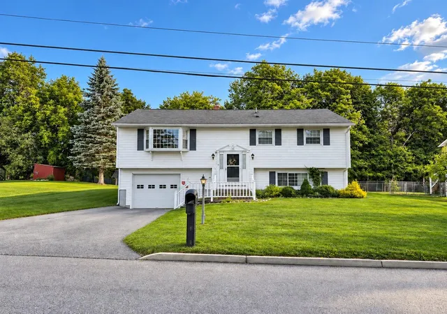 Photo 2 of Single family home for sale at 29 Ronaldo Ct, Rutland, VT 05701 | MLS# 5102823 | Listing updated on 2026-09-16