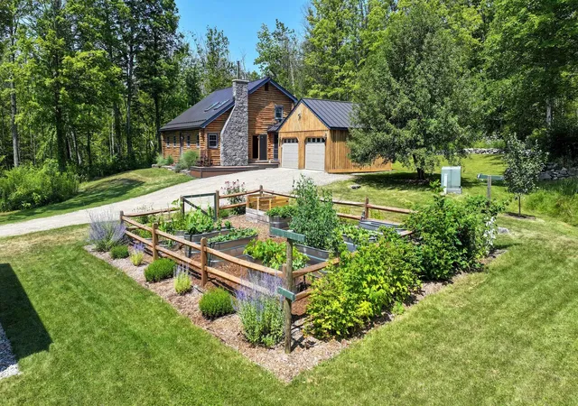 Photo 4 of Single family home for sale at 547 Cobble Rd, New Haven, VT 05472 | MLS# 5103092 | Listing updated on 2026-10-05