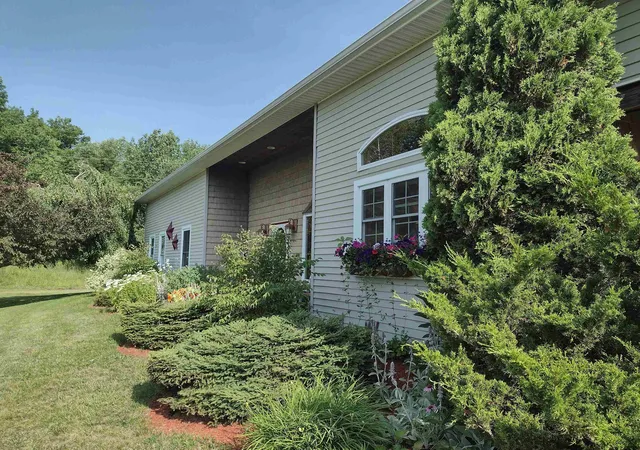 Photo 4 of Single family home for sale at 3452 Burton Hill Rd, Barton, VT 05822 | MLS# 5103187 | Listing updated on 2026-09-30