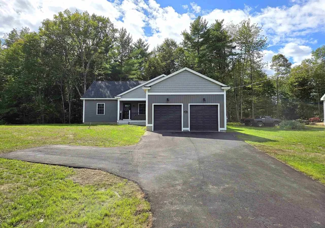 Photo 2 of Single family home for sale at 871 Salmon Falls Rd, Rochester, NH 03868 | MLS# 5103209 | Listing updated on 2026-09-09