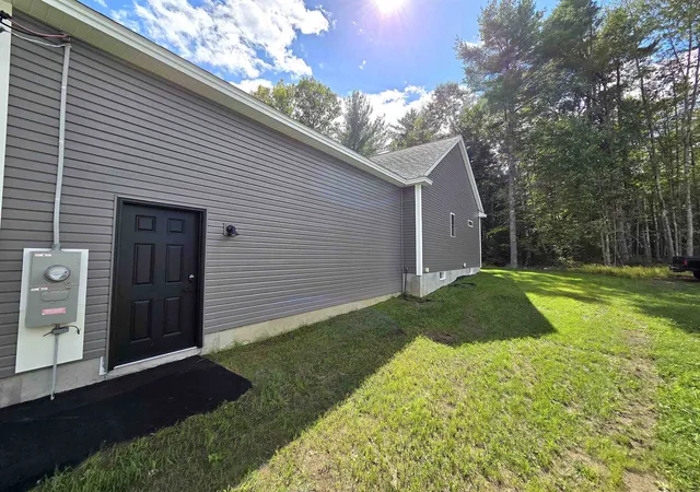Photo 3 of Single family home for sale at 871 Salmon Fls Rd, Rochester, NH 03868 | MLS# 5103209 | Listing updated on 2026-10-21