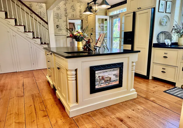 Photo 3 of Single family home for sale at 89 Chestnut Hl Rd, Amherst, NH 03031 | MLS# 5103223 | Listing updated on 2026-10-28