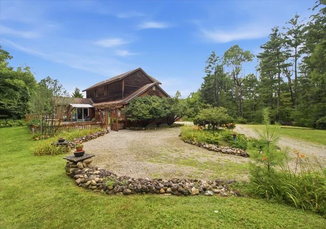 Photo 2 of Single family home for sale at 134 Fox Hill Rd, Shaftsbury, VT 05262 | MLS# 5103439 | Listing updated on 2026-09-10