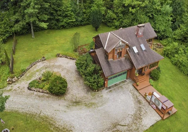 Photo 3 of Single family home for sale at 134 Fox Hill Rd, Shaftsbury, VT 05262 | MLS# 5103439 | Listing updated on 2026-09-10