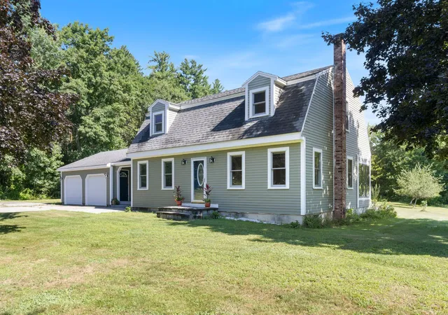 Photo 1 of Single family home for sale at 131 1/2 Littleworth Rd, Dover, NH 03820 | MLS# 5103484 | Listing updated on 2026-09-19