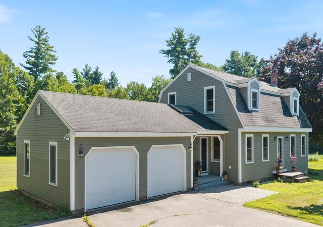 Photo 2 of Single family home for sale at 131 1/2 Littleworth Rd, Dover, NH 03820 | MLS# 5103484 | Listing updated on 2026-09-19