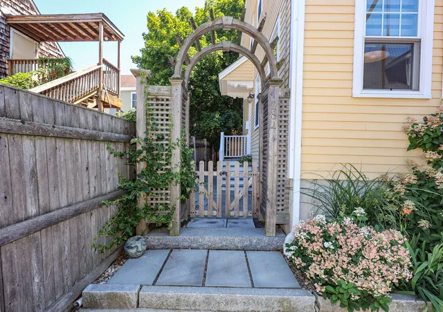 Photo 2 of Single family home for sale at 282 Hanover St, Portsmouth, NH 03801 | MLS# 5103677 | Listing updated on 2026-10-08