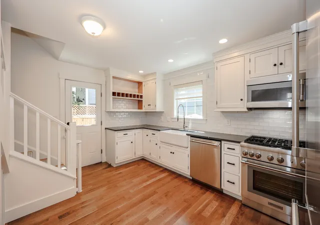 Photo 4 of Single family home for sale at 282 Hanover St, Portsmouth, NH 03801 | MLS# 5103677 | Listing updated on 2026-10-08