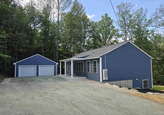 Photo 3 of Single family home for sale at 11 Hill St, Newport, NH 03773 | MLS# 5104377 | Listing updated on 2026-09-01