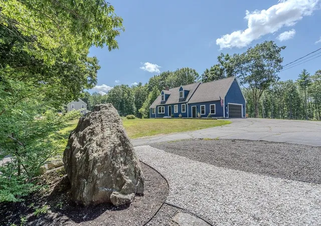 Photo 3 of Single family home for sale at 269 Old Bay Rd, New Durham, NH 03855 | MLS# 5104459 | Listing updated on 2026-10-14