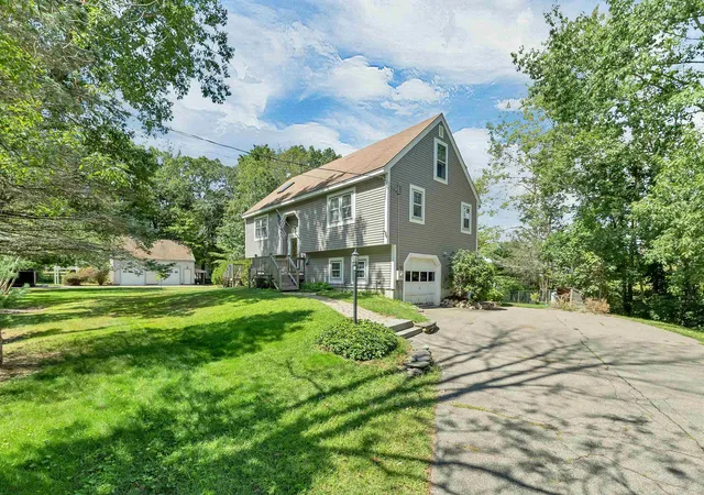 Photo 1 of Single family home for sale at 470 Banfield Rd, Portsmouth, NH 03801 | MLS# 5104484 | Listing updated on 2026-10-09