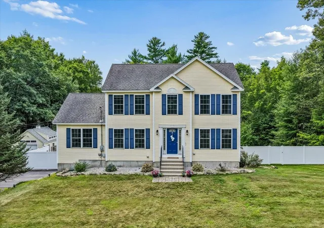 Photo 1 of Single family home for sale at 110 Middle Rd, Deerfield, NH 03037 | MLS# 5104501 | Listing updated on 2026-10-10