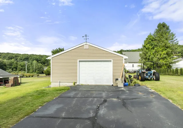 Photo 3 of Single family home for sale at 1310 Wellington Rd, Manchester, NH 03104 | MLS# 5104577 | Listing updated on 2026-09-16