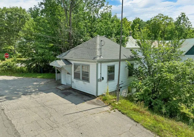 Photo 3 of Single family home for sale at 22 E Madison Rd, Madison, NH 03849 | MLS# 5104730 | Listing updated on 2026-10-08