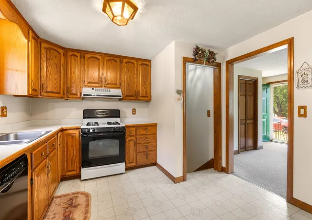 Photo 4 of Single family home for sale at 44 Toftree Ln, Dover, NH 03820 | MLS# 5104775 | Listing updated on 2026-09-11