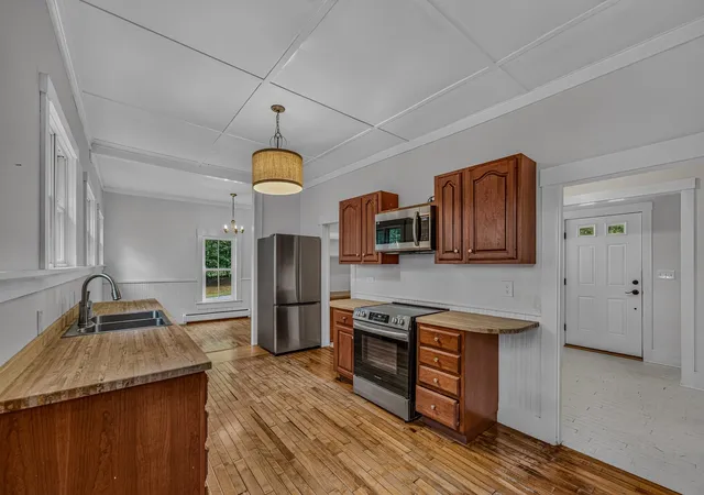 Photo 2 of Single family home for sale at 181 Maple St, Littleton, NH 03561 | MLS# 5104914 | Listing updated on 2026-09-11