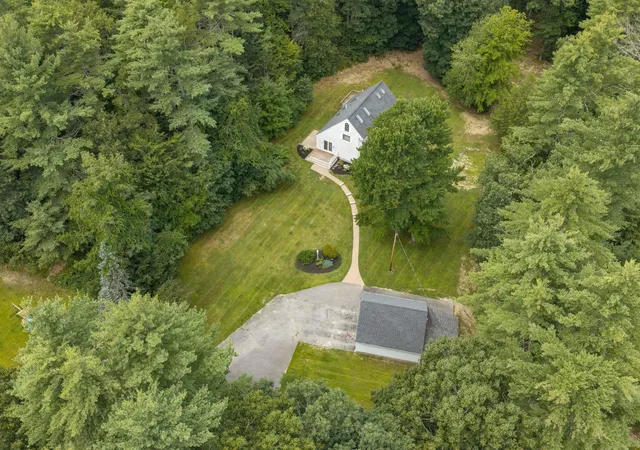 Photo 2 of Single family home for sale at 8 Brookhaven Rd, Kingston, NH 03848 | MLS# 5104934 | Listing updated on 2026-09-12
