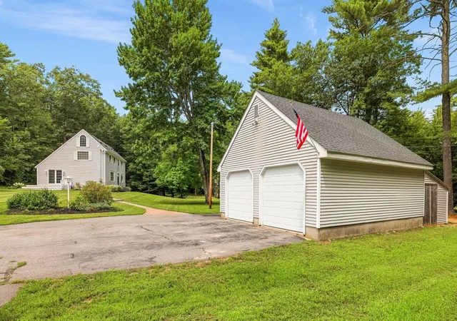 Photo 3 of Single family home for sale at 8 Brookhaven Rd, Kingston, NH 03848 | MLS# 5104934 | Listing updated on 2026-09-12
