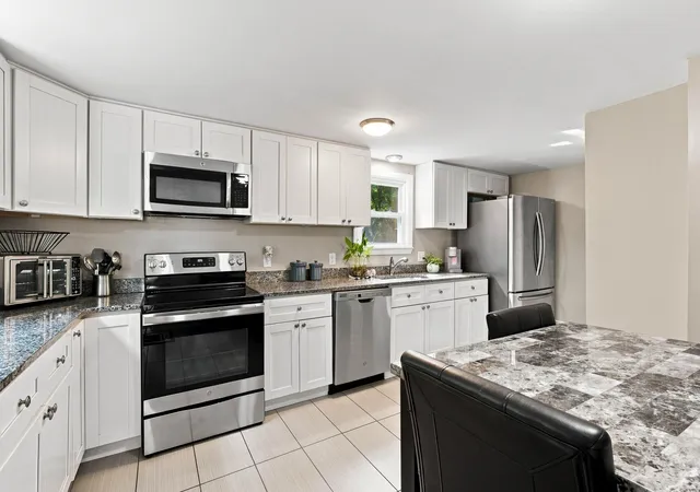 Photo 1 of Single family home for sale at 1000 Greenland Rd, Portsmouth, NH 03801 | MLS# 5105026 | Listing updated on 2026-10-01