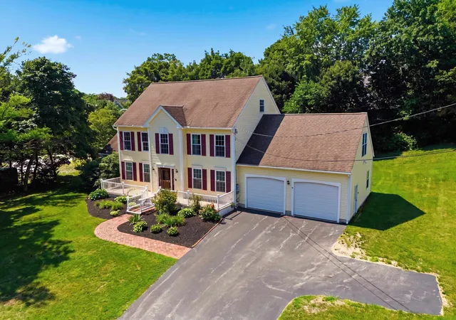 Photo 2 of Single family home for sale at 694 Walnut St, Manchester, NH 03104 | MLS# 5105284 | Listing updated on 2026-09-14