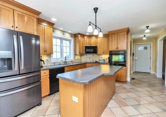 Photo 2 of Single family home for sale at 230 Hoit Rd, Concord, NH 03301 | MLS# 5105335 | Listing updated on 2026-09-09