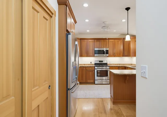 Photo 4 of Single family home for sale at 138 County Rd, Hillsborough, NH 03244 | MLS# 5105582 | Listing updated on 2026-10-14