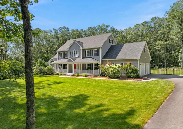 Photo 2 of Single family home for sale at 3 Wadsworth Dr, Brookline, NH 03033 | MLS# 5105595 | Listing updated on 2026-09-10