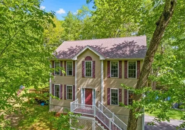 Photo 2 of Single family home for sale at 14 Holton Cir, Londonderry, NH 03053 | MLS# 5105648 | Listing updated on 2026-10-06