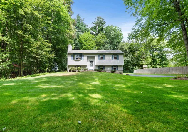Photo 1 of Single family home for sale at 11 Poore Rd, Hooksett, NH 03106 | MLS# 5105704 | Listing updated on 2026-09-09
