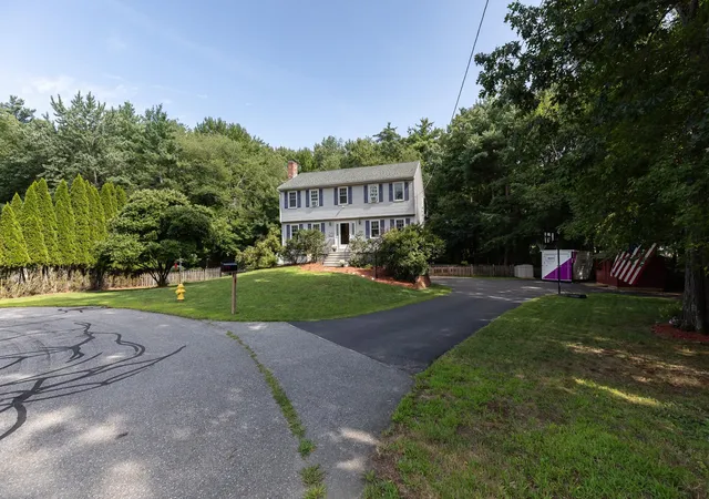 Photo 2 of Sale Pending at 12 Applewood Ln, Salem, NH 03079 | MLS# 5105722 | Listing updated on 2026-09-11