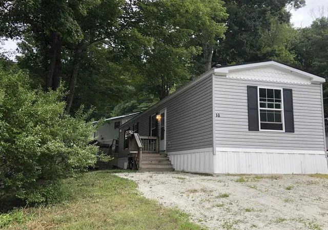 Photo 3 of Manufactured home for sale at 10 Monroe Ave, Allenstown, NH 03275 | MLS# 5105956 | Listing updated on 2026-10-08